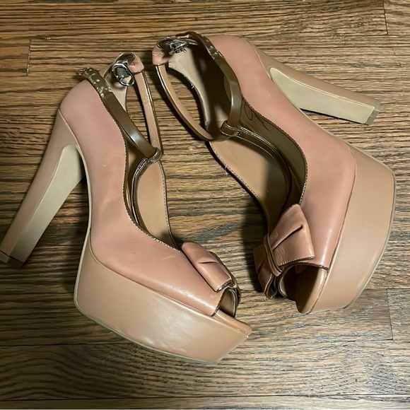 Jessica Simpson Heels - Picture 6 of 11